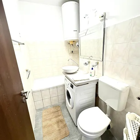 Kristoi Apartment *