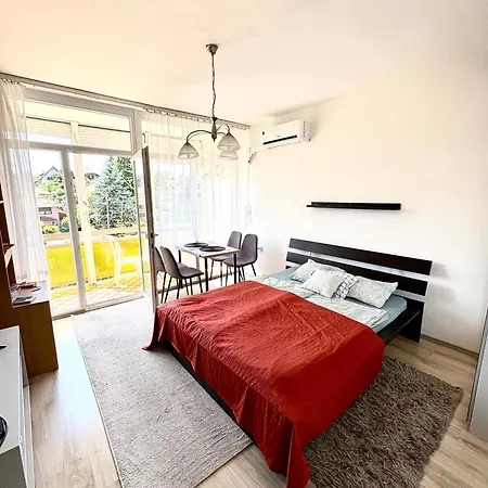 Kristoi Apartment *